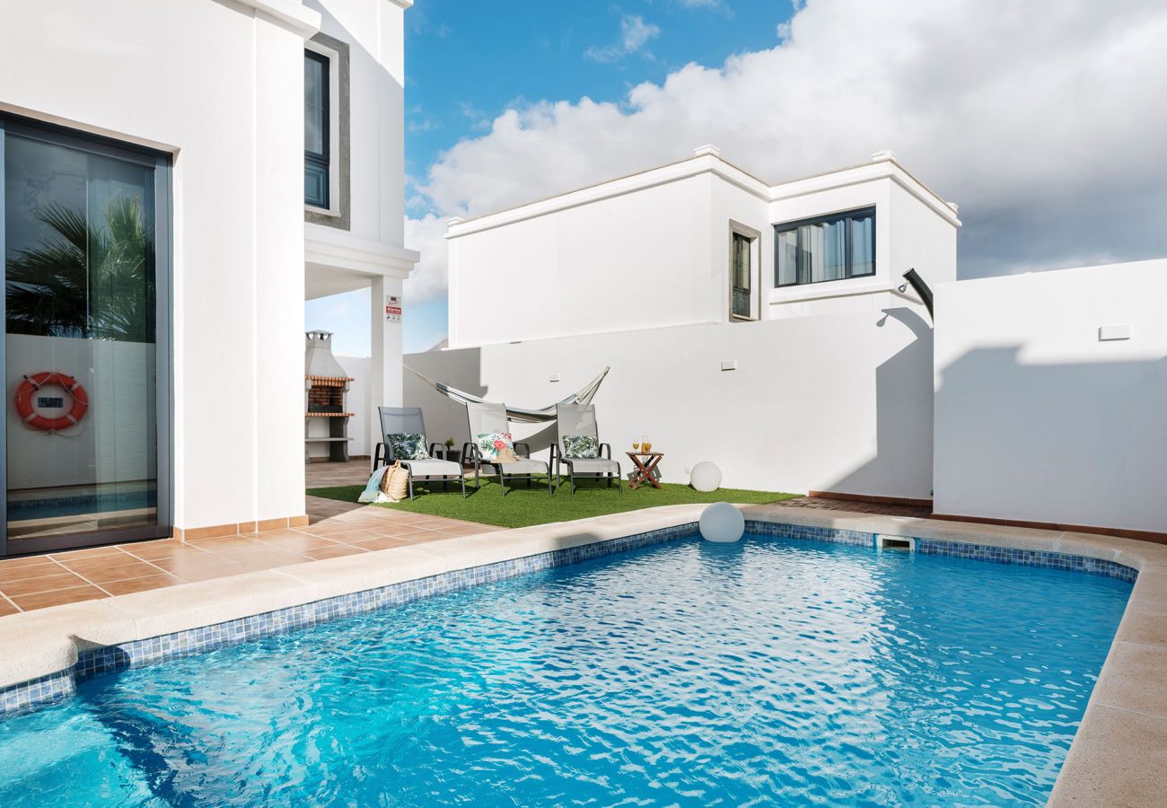 Villa in Playa Blanca - Casa Clara by  Escapehome
