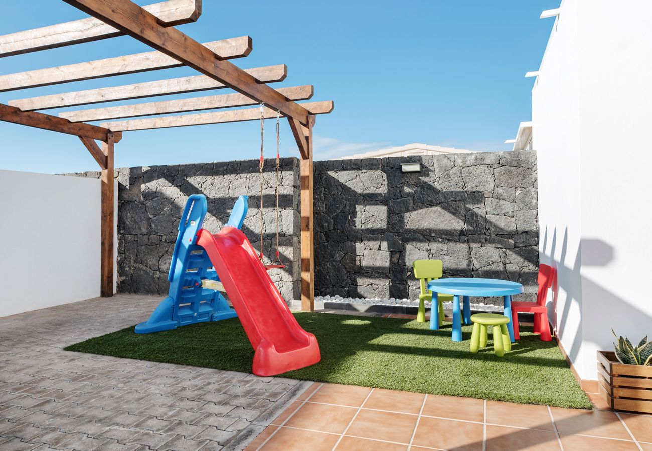 Villa in Playa Blanca - Casa Clara by  Escapehome