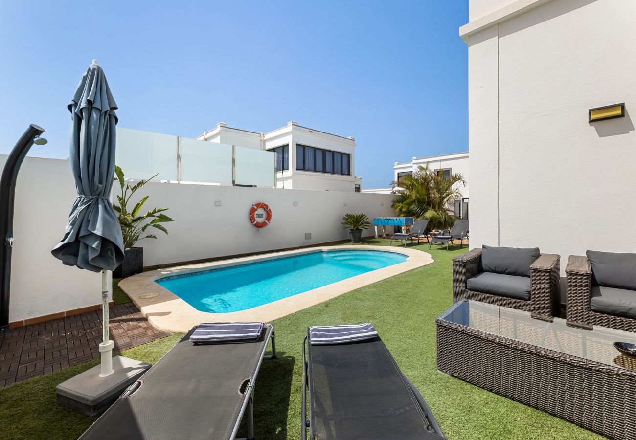 Villa in Playa Blanca - Casa Clara by  Escapehome