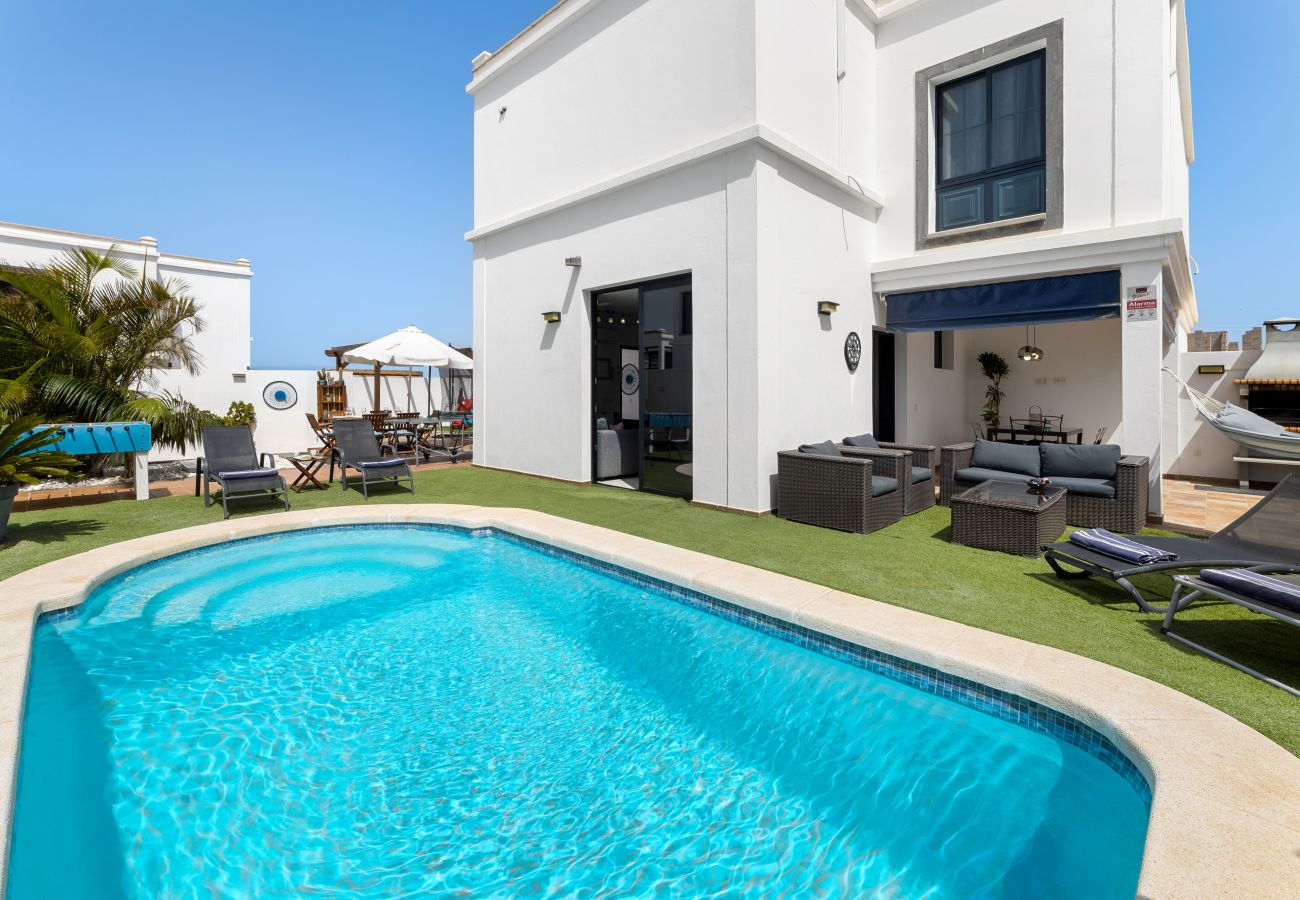Villa in Playa Blanca - Casa Clara by  Escapehome