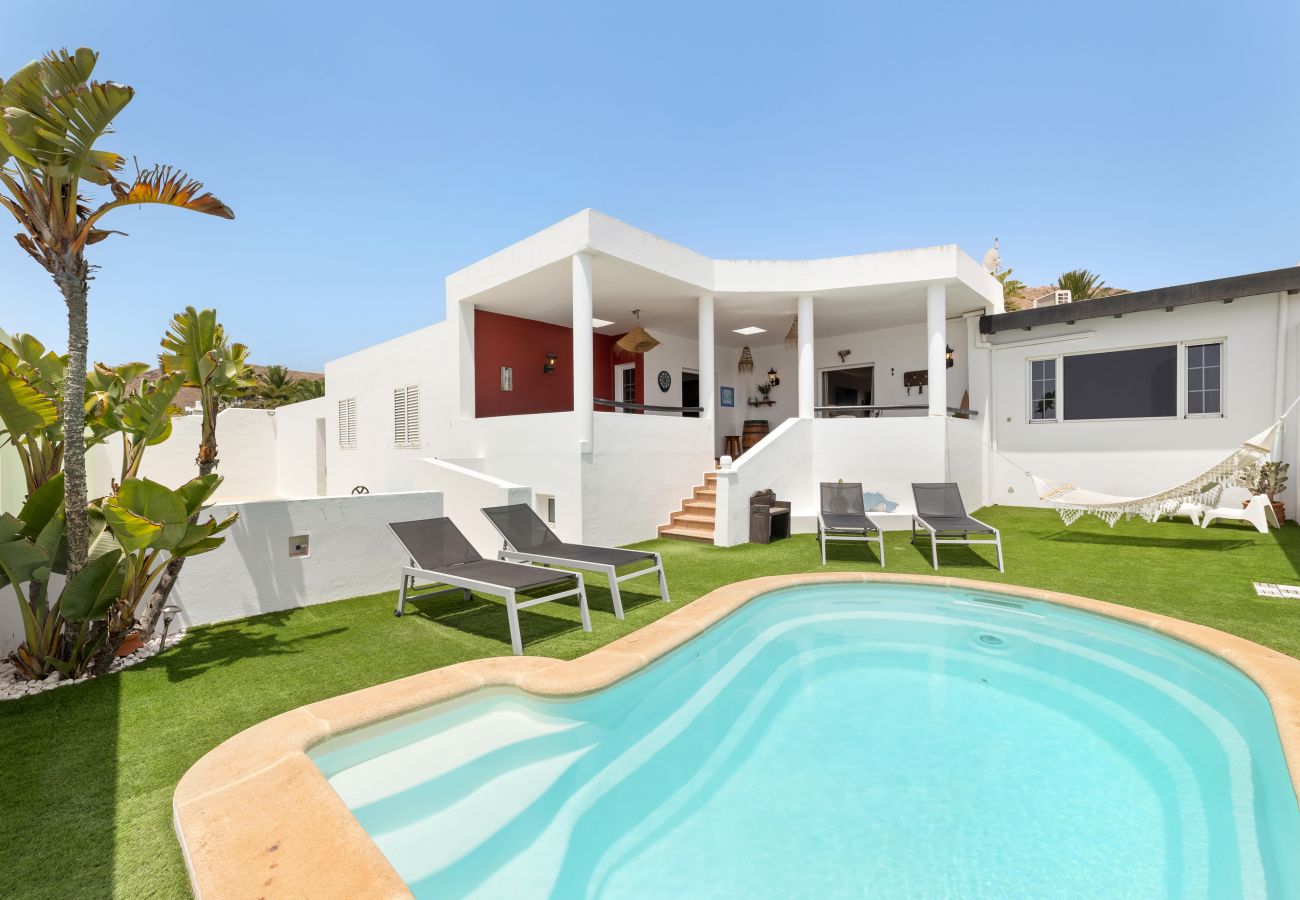 Villa in Nazaret - Casa Strelitzia by Escape Home
