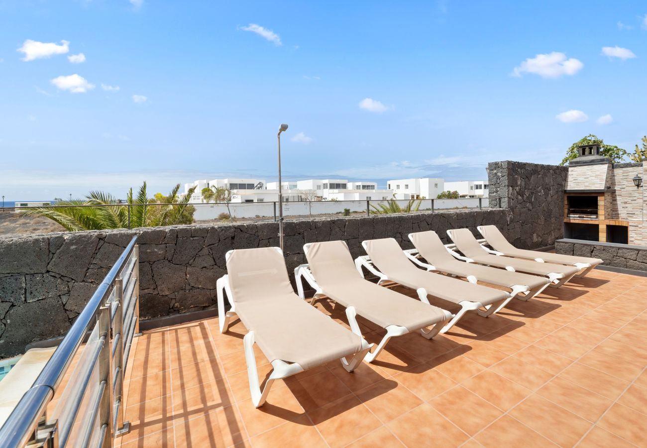 Villa in Playa Blanca - Casa Luna by Escape Home