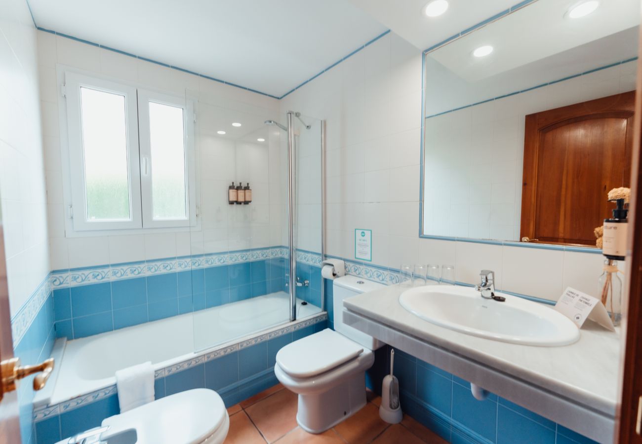 Villa em Cala Blanca - Villas Amarillas by Escape Home