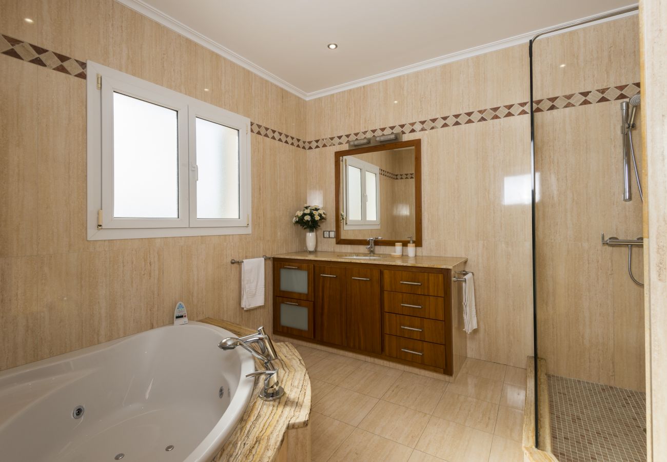 Villa em Cala´n Blanes - Villa S'amarador by Escape Home