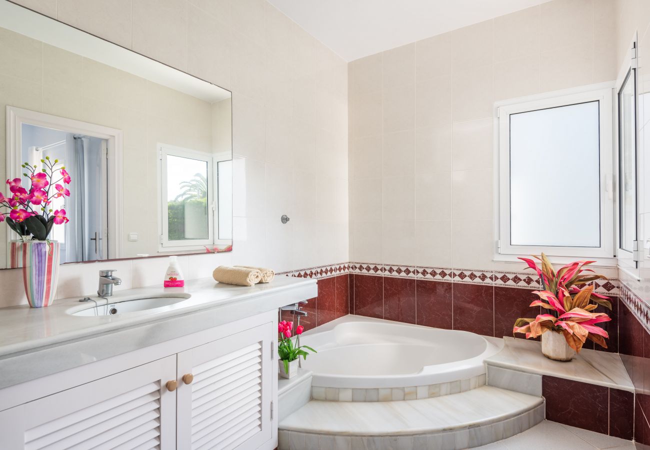 Villa em Cala Blanca - Villa Moll Moll by Escape Home