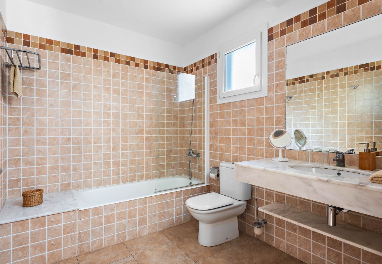 Villa em Cala´n Bosch - Villa Emily by Escape Home