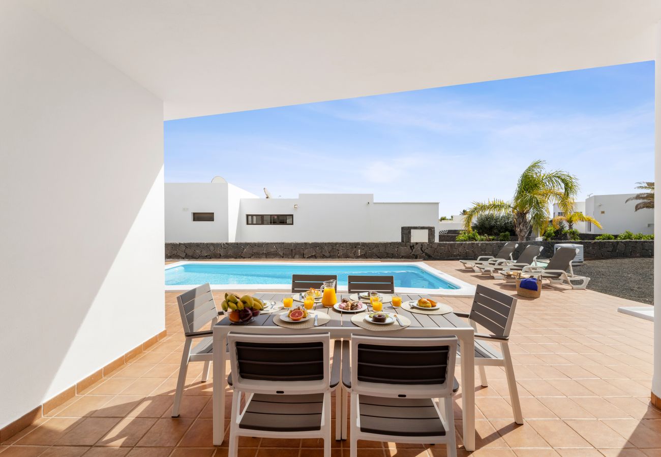 Villa em Playa Blanca - Villa Dafne by Escape Home
