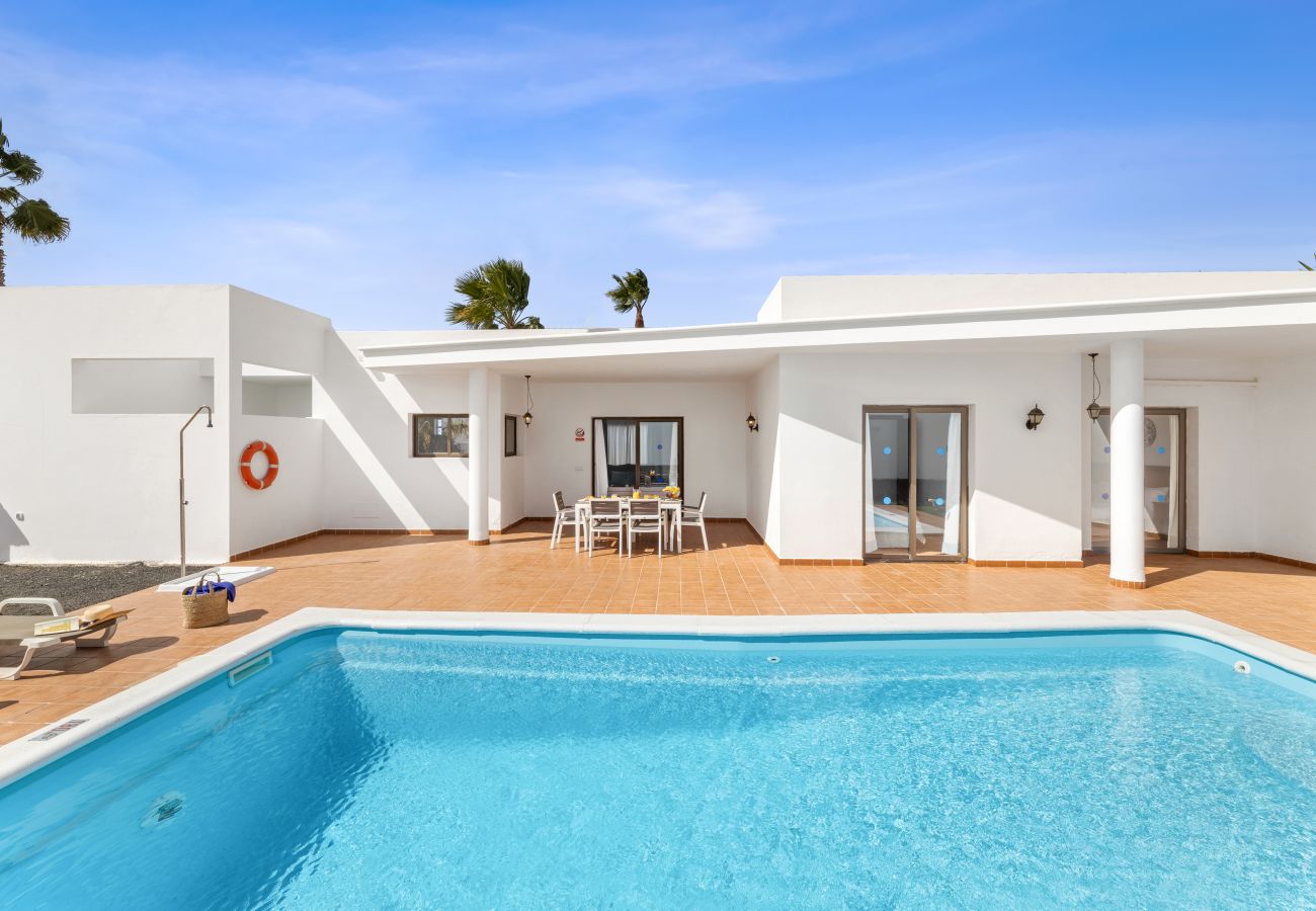 Villa em Playa Blanca - Villa Dafne by Escape Home