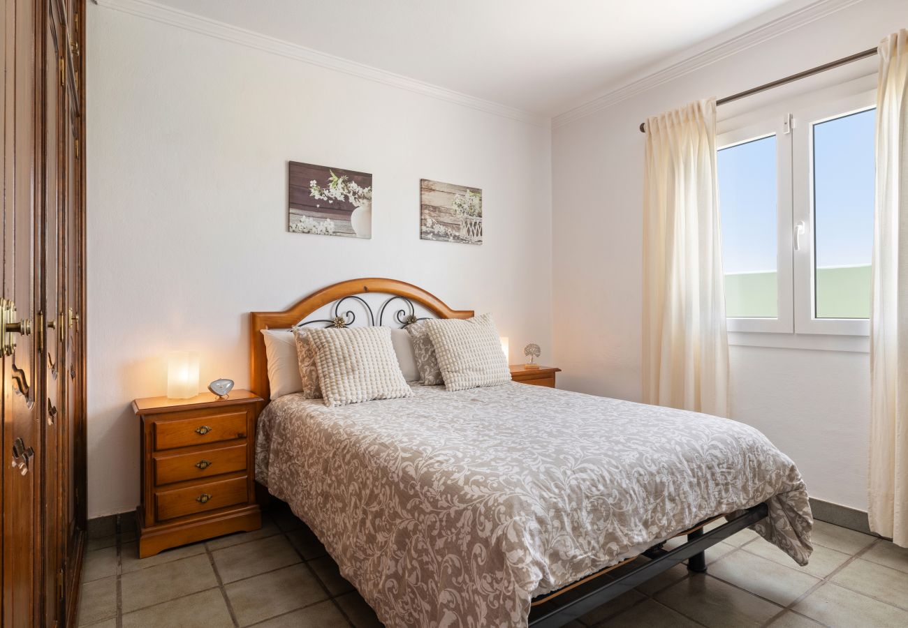Villa em Nazaret - Casa Strelitzia by Escape Home