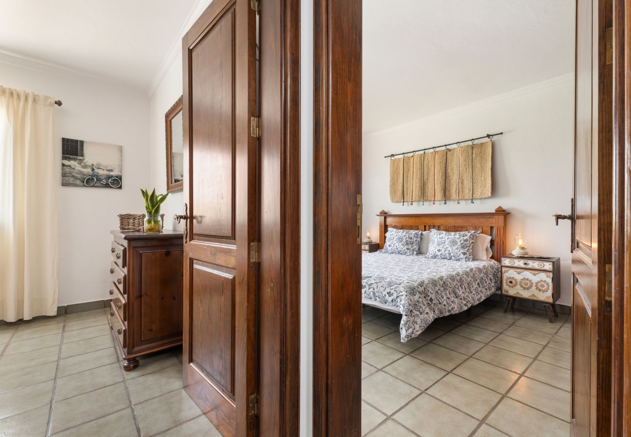 Villa em Nazaret - Casa Strelitzia by Escape Home